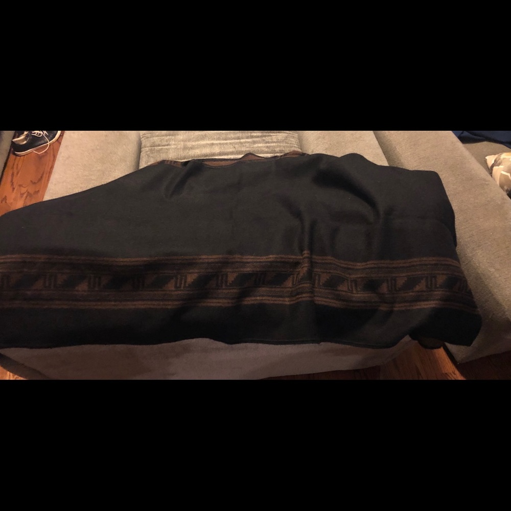 Poncho - Picture 3 of 4
